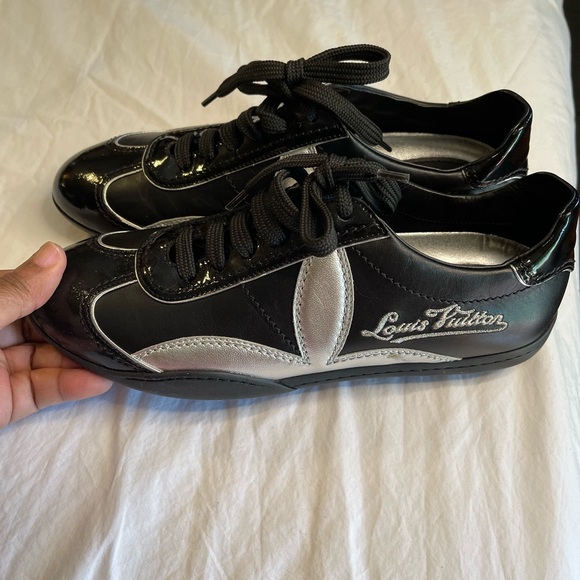 Authentic Louis Vuitton Ladies Sneakers, size (37) - Picture 9 of 16